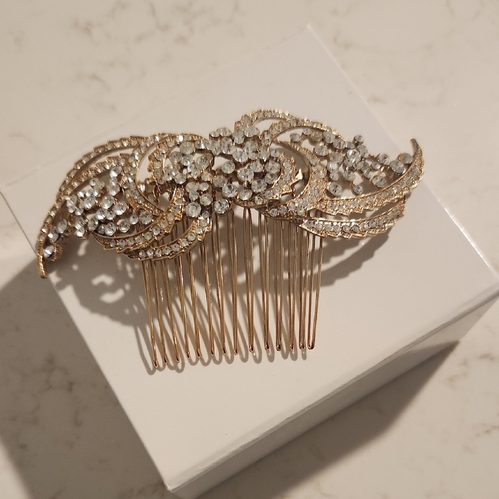 Elegant Gold Hair Comb